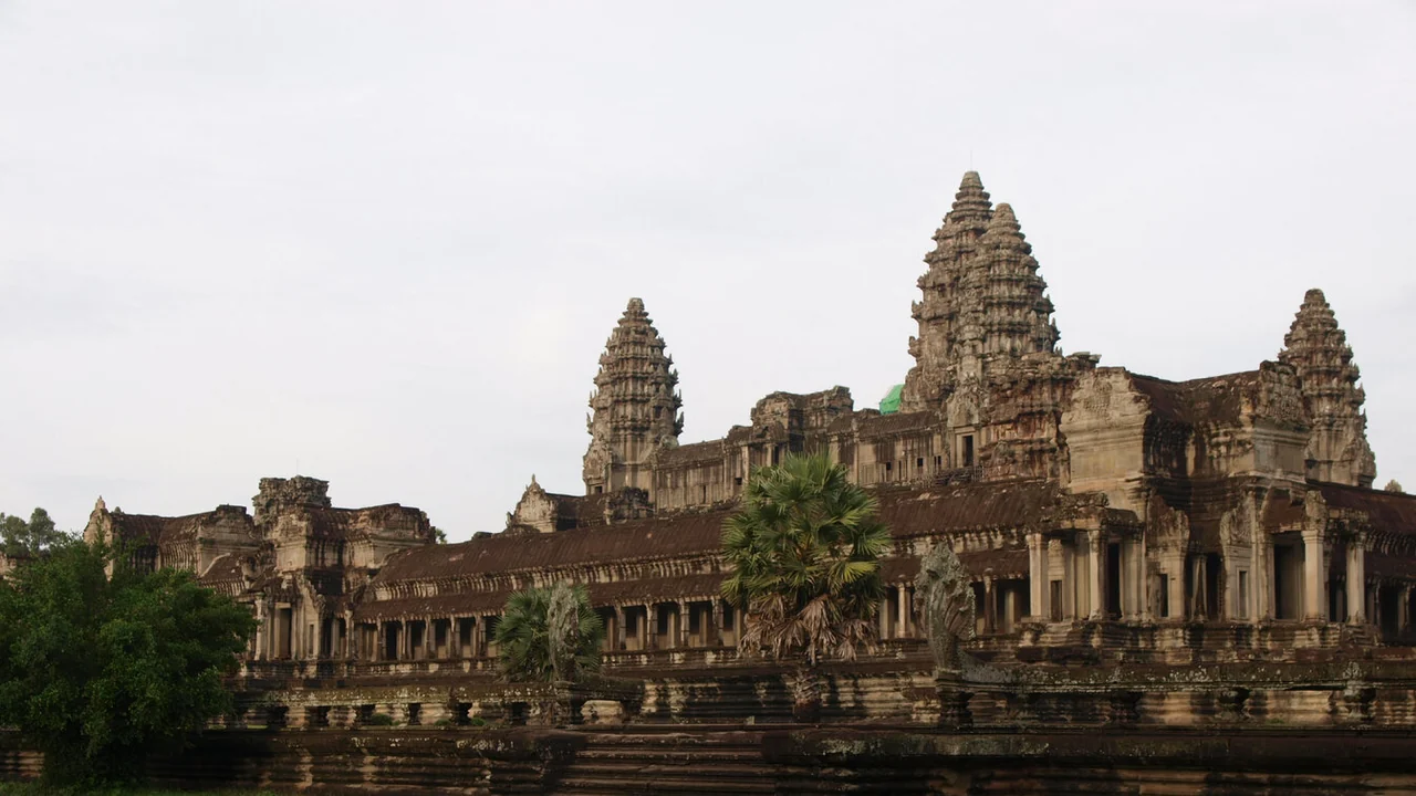 Сериал Ангкор — земля богов (1 сезон)